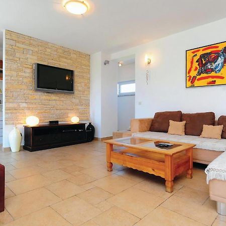 5 Bedroom Amazing Home In Debeljak Dış mekan fotoğraf