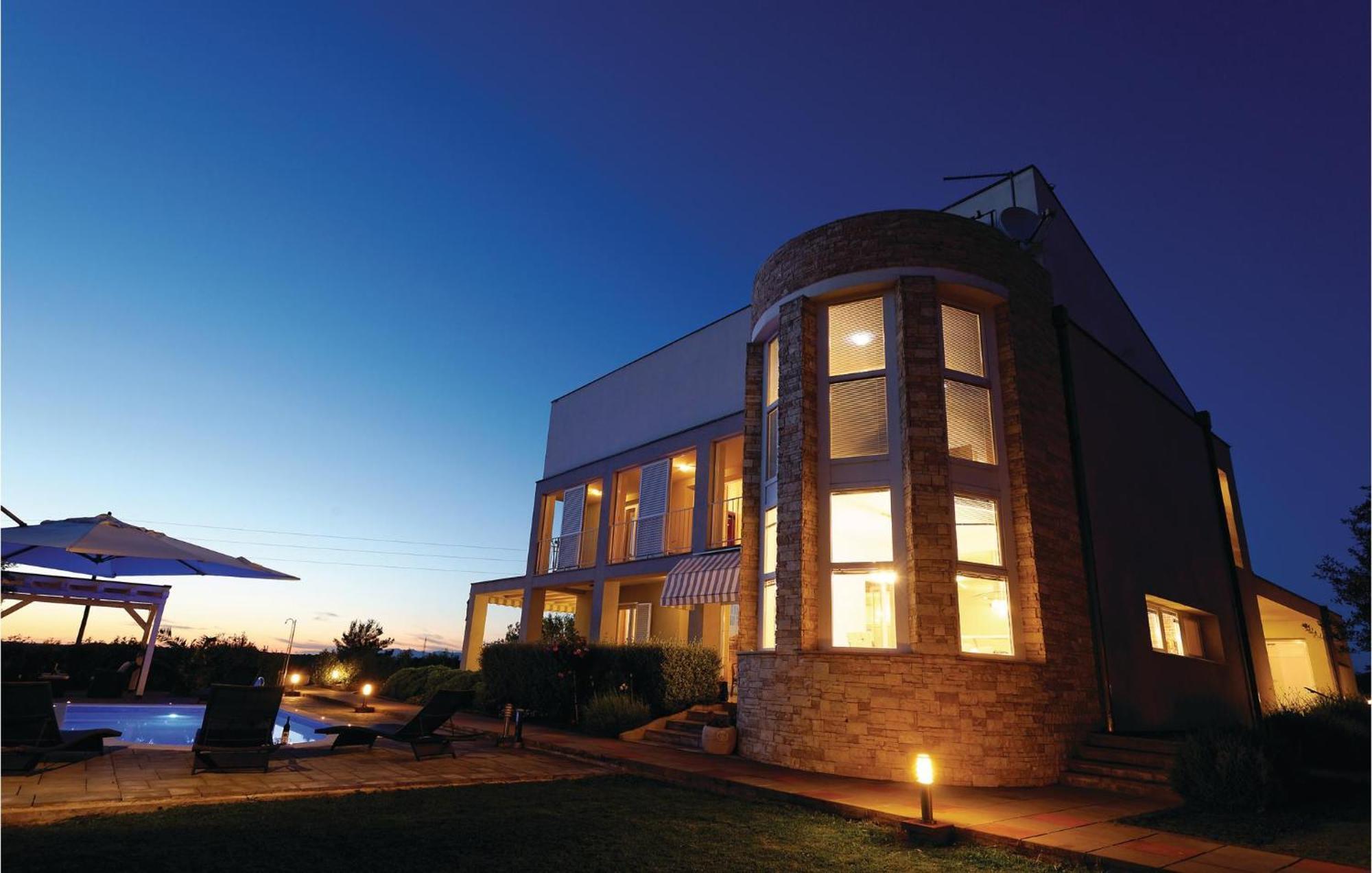 5 Bedroom Amazing Home In Debeljak Dış mekan fotoğraf
